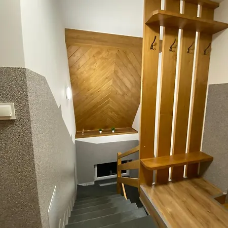 Pod Ostryszem 아파트 Dzianisz